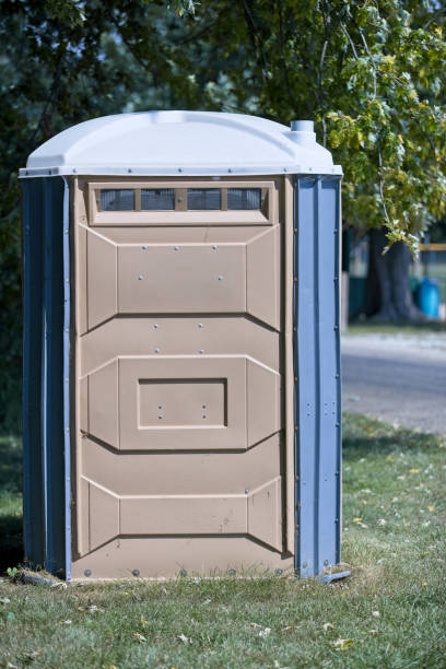 Porta potty delivery and setup in Slater, MO